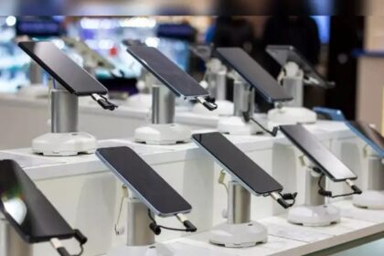Foreign-branded mobile phone sales in China edge up in April