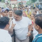 Rishikesh: परशुराम चौक पर बवाल लोगों ने सड़क निर्माण कार्य रुकवाया महिलाओं ने मेयर को रोका...पथराव की कोशिश